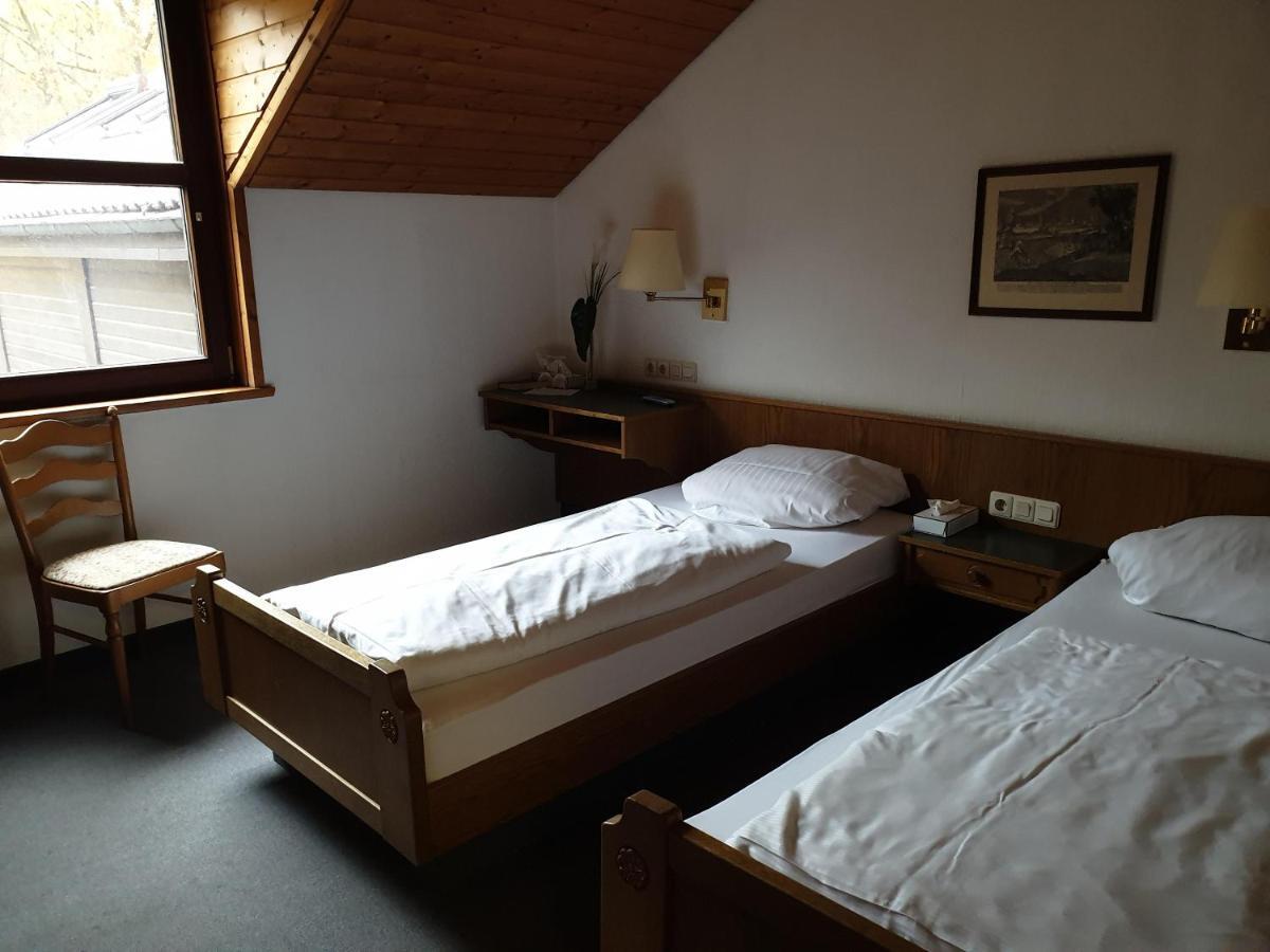 Autobahnraststatte Und Hotel Riedener Wald Ost Hausen  Экстерьер фото